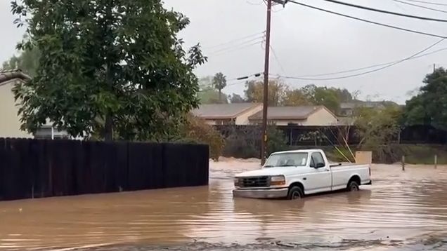 Video ze zaplavené Kalifornie. Výstraha se týká 11 milionů lidí